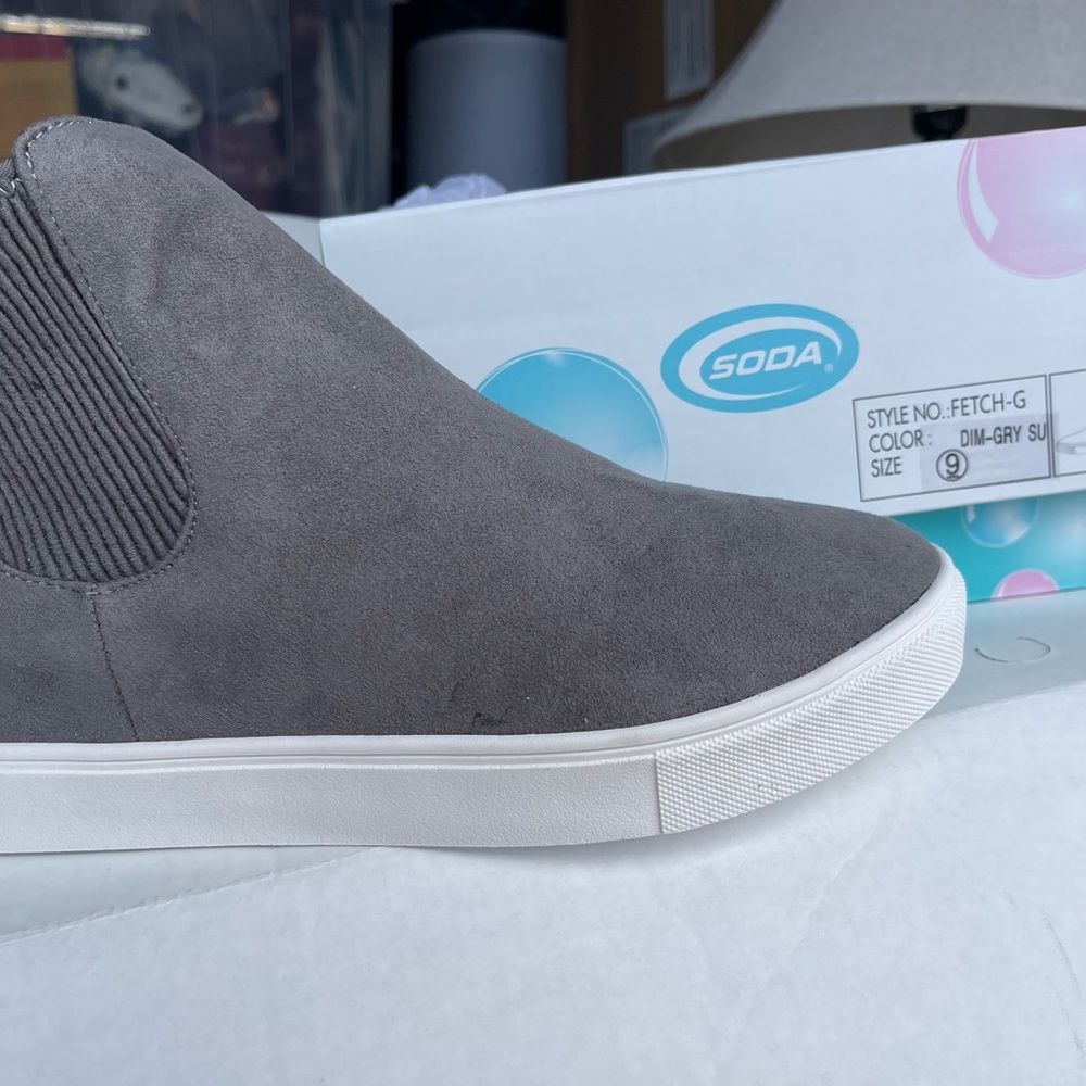 Boots - Picture 3 of 3